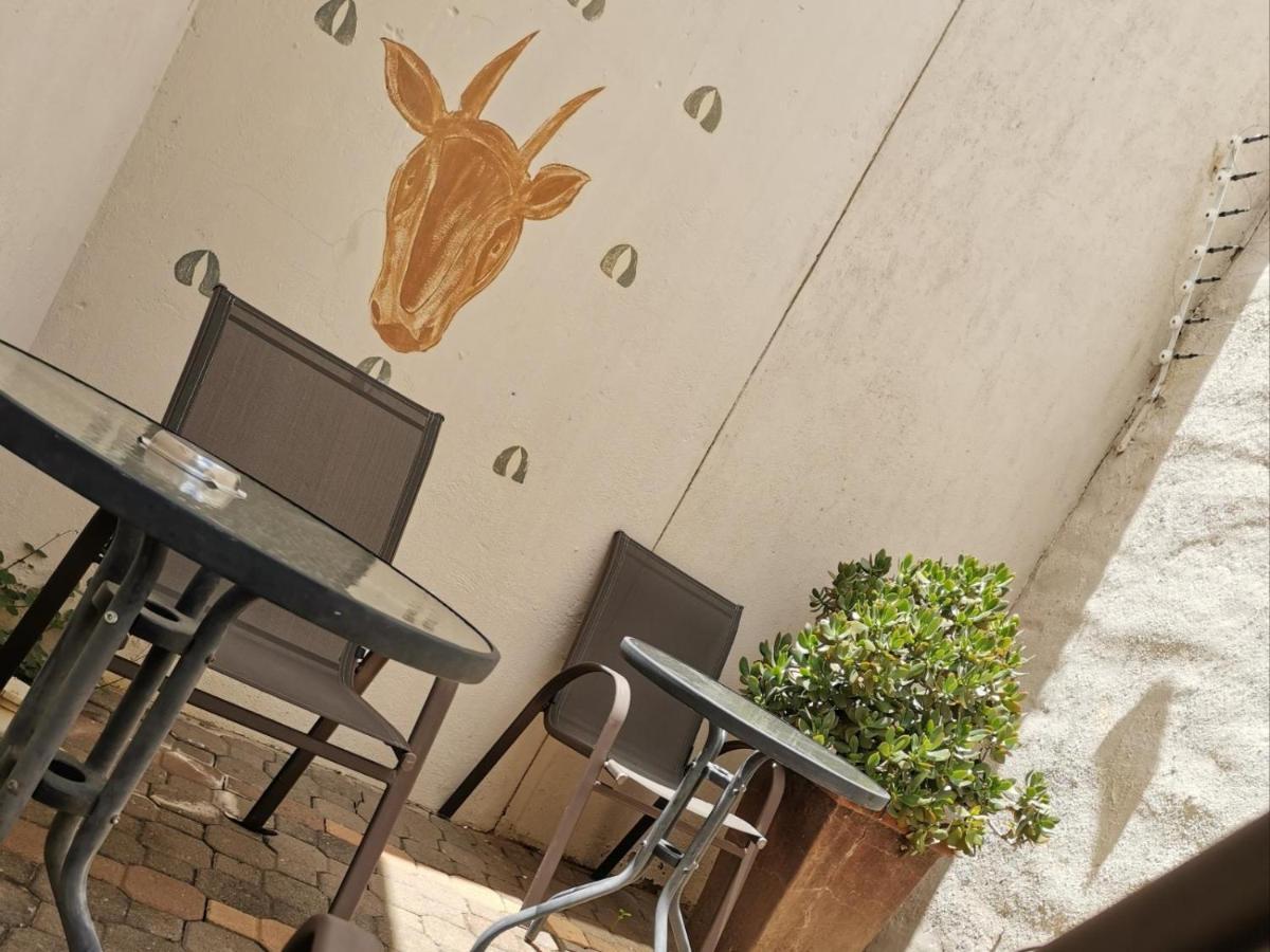 Londiningi Guesthouse Windhoek Exterior foto